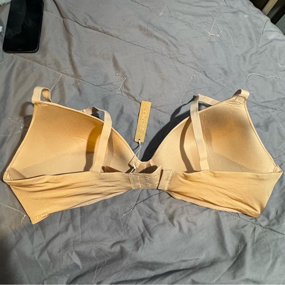 SKIMS WIRELESS BRA - Picture 3 of 3